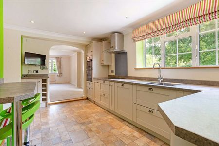 A charming family home offering flexible accommodation across two floors. - Photo 5