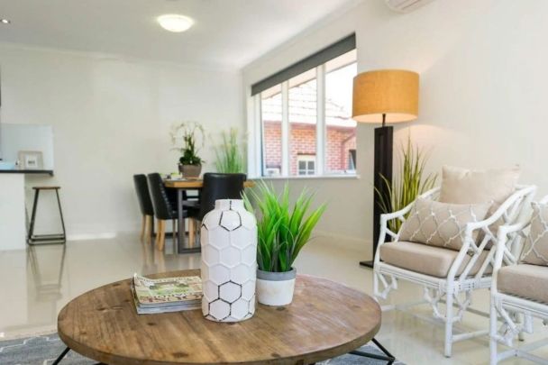 Massive retro beach apartment of house-sized proportions featuring an ultra-vogue renovation - Photo 1