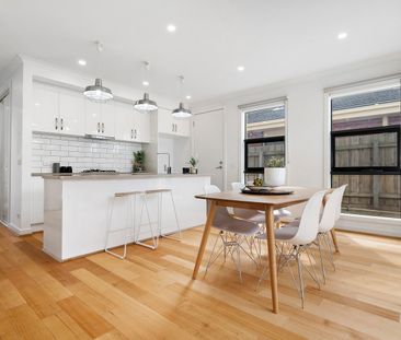 STUNNING FOUR BEDROOM HOME!! - Photo 3