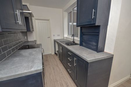 2 bed flat to rent in St Vincent Street, South Shields, NE33 - Photo 5