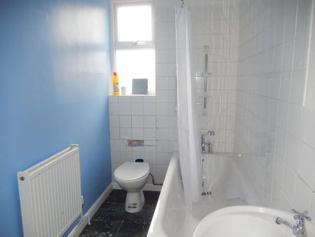 2 bedroom end of terrace house to rent - Photo 4