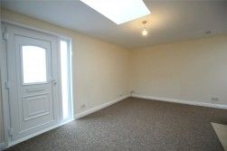 2 Bed Flat To Rent - Photo 1