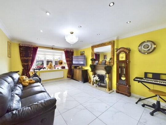 5 bedroom detached house to rent - Photo 1