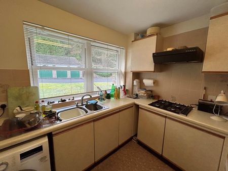 Rookwood Court, Guildford, Surrey, GU2 - Photo 4