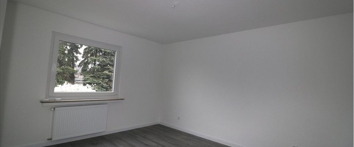 NEST FÜR SINGLES UND PAARE MIT GARTENNUTZUNG UND STELLPLATZ, 2-ZI-Whg. 1.ET in St. Tönis - Foto 1