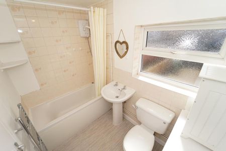 3 bedroom terraced house to rent - Photo 5