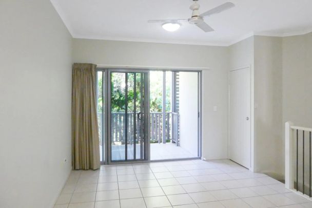 Leafy Outlook - 3 Minute Walk to Beach and Cafes! - Photo 1