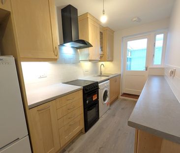 Kenton Way, Woking, Surrey, GU21 - Photo 5