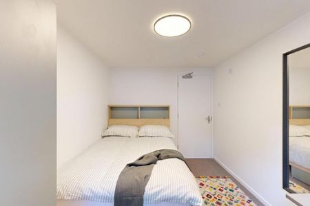 4 bedroom flat to rent - Photo 4