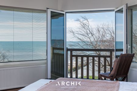 Architecture traditionnelle du Bassin d'Arcachon, cette villa de 170 m2 se positionne en première ligne au bord de l'eau sur un terrain arboré de 770 m2. - Photo 3