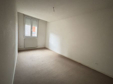 Location Appartement 3 pièces 83m² CHARLIEU 42190 - Photo 4