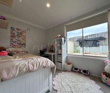 Convenient, Cosy, Three Bedroom Home - Photo 5