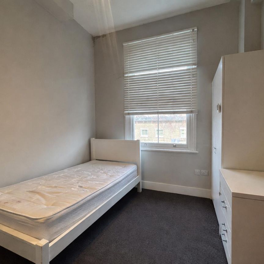 West Cromwell Road, London SW5 - Photo 1