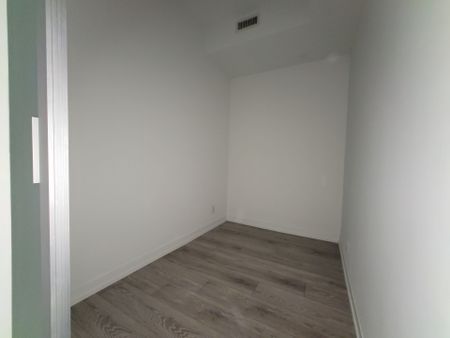 For Lease - 2020 Bathurst Street Unit# 527, Toronto, Ontario - Photo 3