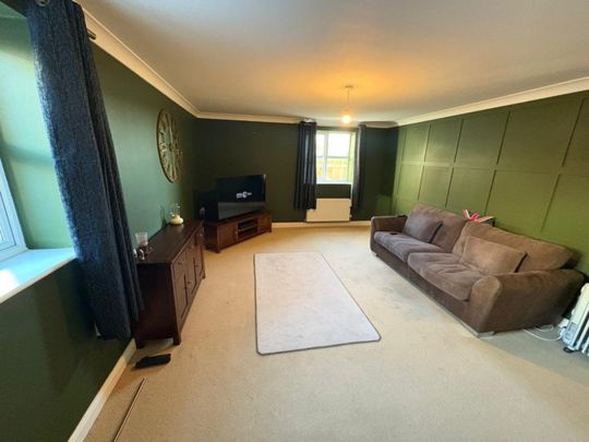 2 bed Flat - To Let - Photo 1