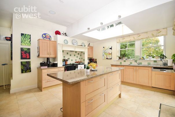 4 bedroom semi-detached house to rent - Photo 1