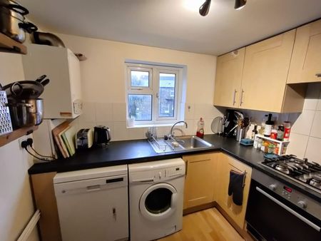 Room in a Shared Flat, Martell Road, SE21 - Photo 5