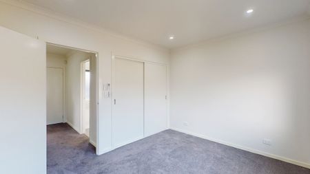 Stunning and Sophisticated 3 Bedroom townhouse - Photo 2