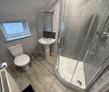 3 bedroom flat to rent - Photo 6