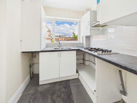 2 bedroom semi-detached house to rent - Photo 4