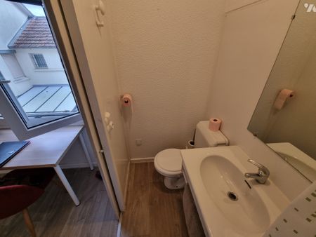 chambre meublée avec coin cuisine, douche et wc. - Photo 4