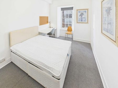 4 bedroom flat to rent - Photo 5