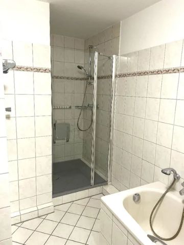 Großzügige 3-Zimmer-Wohnung mit Aufzug und 2 Balkonen in Leverkusen-Schlebusch! - Photo 5