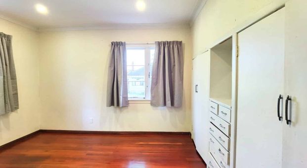 Location! location! - Photo 1