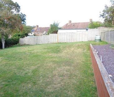 Upper Chyngton Gardens, Seaford, BN25 - Photo 5