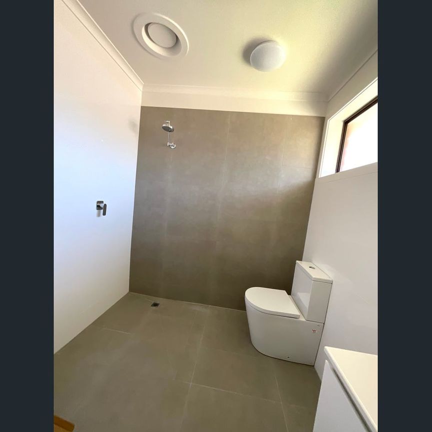 Beautifully renovated 2 Bedroom unit with Carport - Photo 1