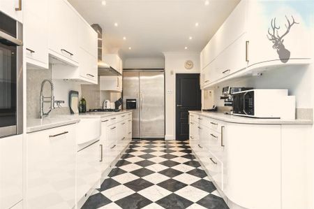 4 bedroom terraced house to rent - Photo 3