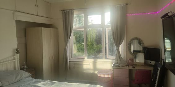 Room in a Shared House, London, N21 - Photo 3