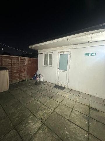 Studio Flat, Middleham Road, N18 - Photo 4