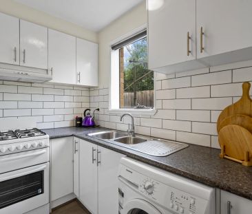 Cozy, Ground Floor Apartment with Easy, First-Come-First-Served Scr... - Photo 1