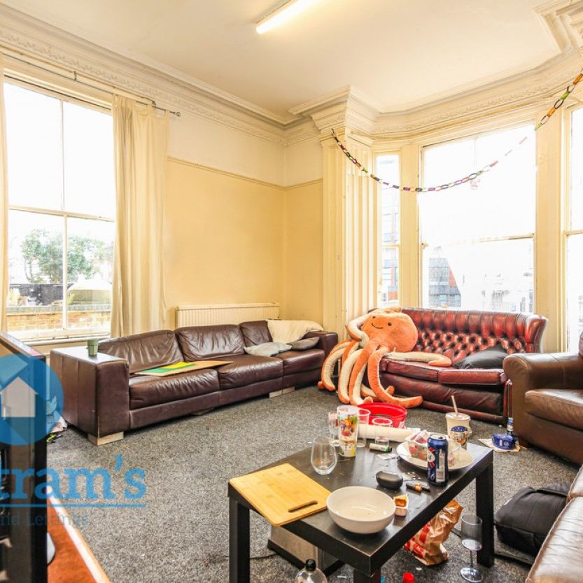 9 bed End Terraced House for Rent - Photo 1