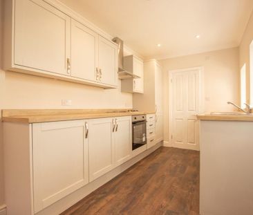 2 bedroom terraced house to rent - Photo 2