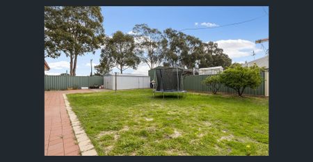 Modern & Stylish Rental Property in Middle Swan - Don't Miss Out! - Photo 3