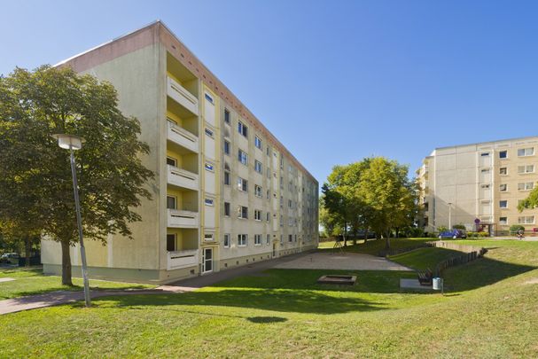 3-Raum-Wohnung in Blankenhain mit großzügigen Wohnbereich und offener Küche - Foto 1