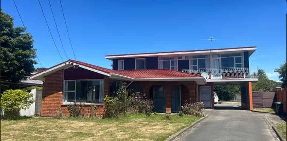 Fabulous Four Bedroom House! - Photo 2