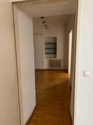 Grazer Stadtkern, Hofgasse : 3 Zimmer davon: Küche/Essen, Schlafzimmer und schöner Wohnbereich. 55m² & gute Ausstattung, auch als Büro vermietbar! - Photo 1