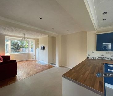 3 bedroom end of terrace house to rent - Photo 3