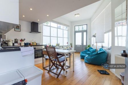 1 bedroom flat to rent - Photo 5