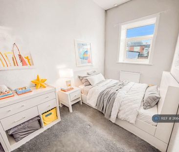 3 bedroom terraced house to rent - Photo 2