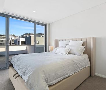 Penthouse-Style Apartment Minutes' To Trains - Photo 5