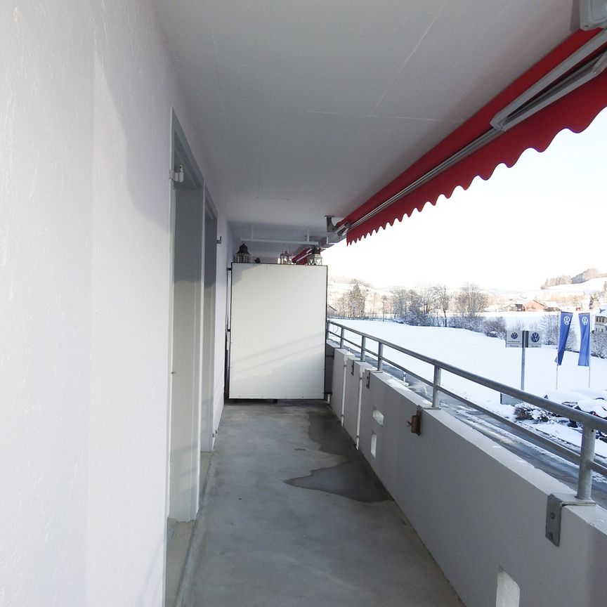 "helle 4.5-Zimmer-Wohnung mit grosszügigem Balkon" - Photo 1