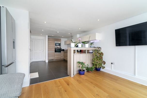 5 Bed Terraced House, St. Augustines Avenue, CR2 - Photo 1