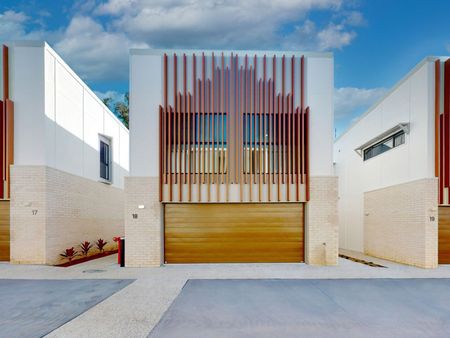 Central Townhouse - Photo 3