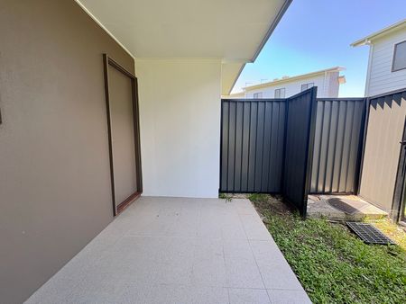 9/2 Carnarvon Court, Oxenford QLD 4210 - Townhouse For Rent | Domain - Photo 5