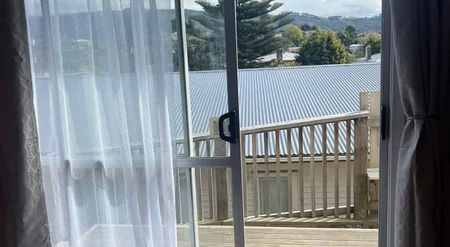 Spacious 4-Bedroom Home – Close to Schools & Shops - Photo 5