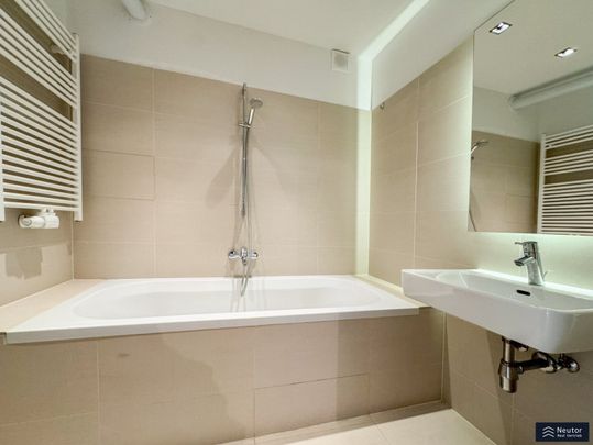 EXKLUSIVE 3-ZIMMER-WOHNUNG MIT LOGGIA - TRAUMHAFTER GRÜNBLICK - IM HERZEN DES 23. BEZIRKS - Foto 1